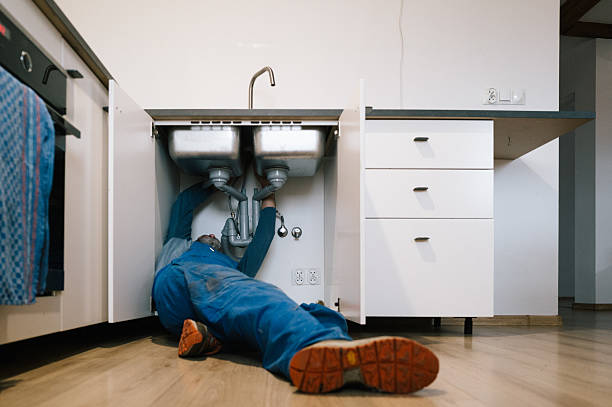 Professional Emergency Plumber technician working in Martinsville, OH